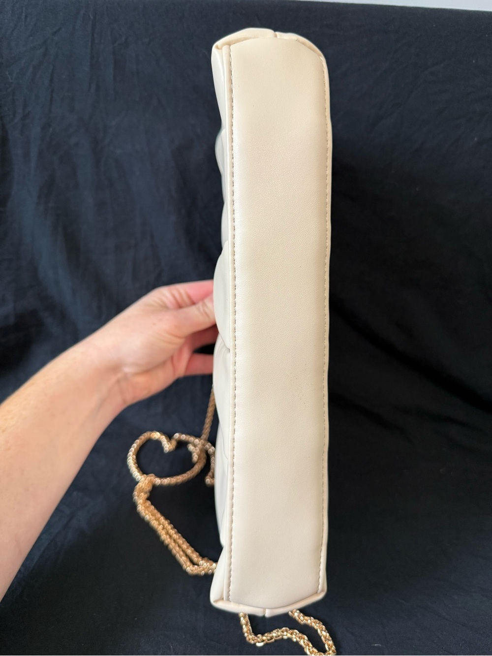 Elegant Cream Faux Leather Pleated Clutch/Shoulder Bag with Chain - Picture 3 of 7